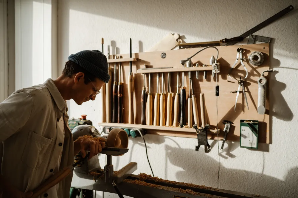 Die Werkstatt von LHOLZ / das Arbeiten an der Drechselbank